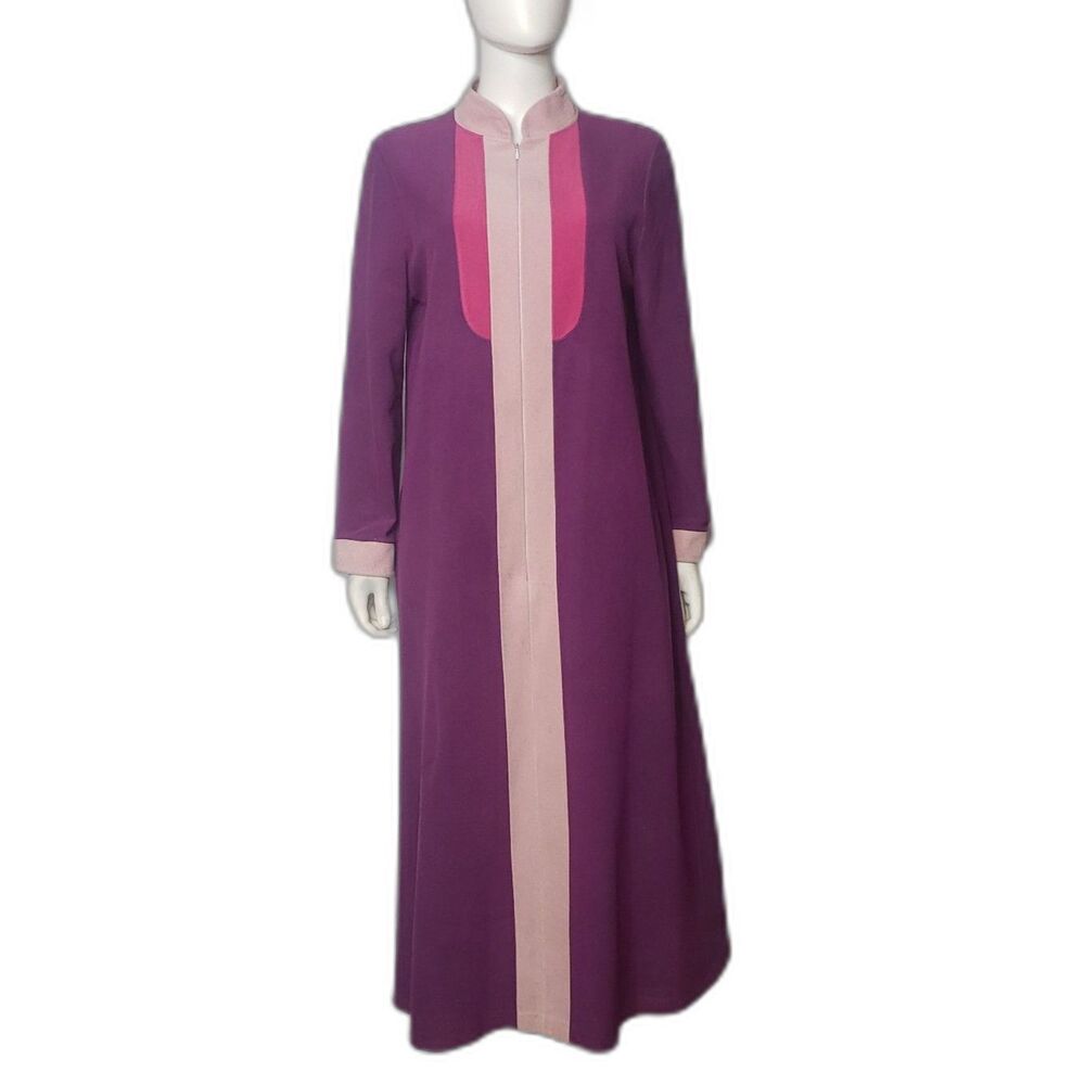 Vintage 70's Vanity Fair Purple and Pink Housecoat Robe Womens Size 14